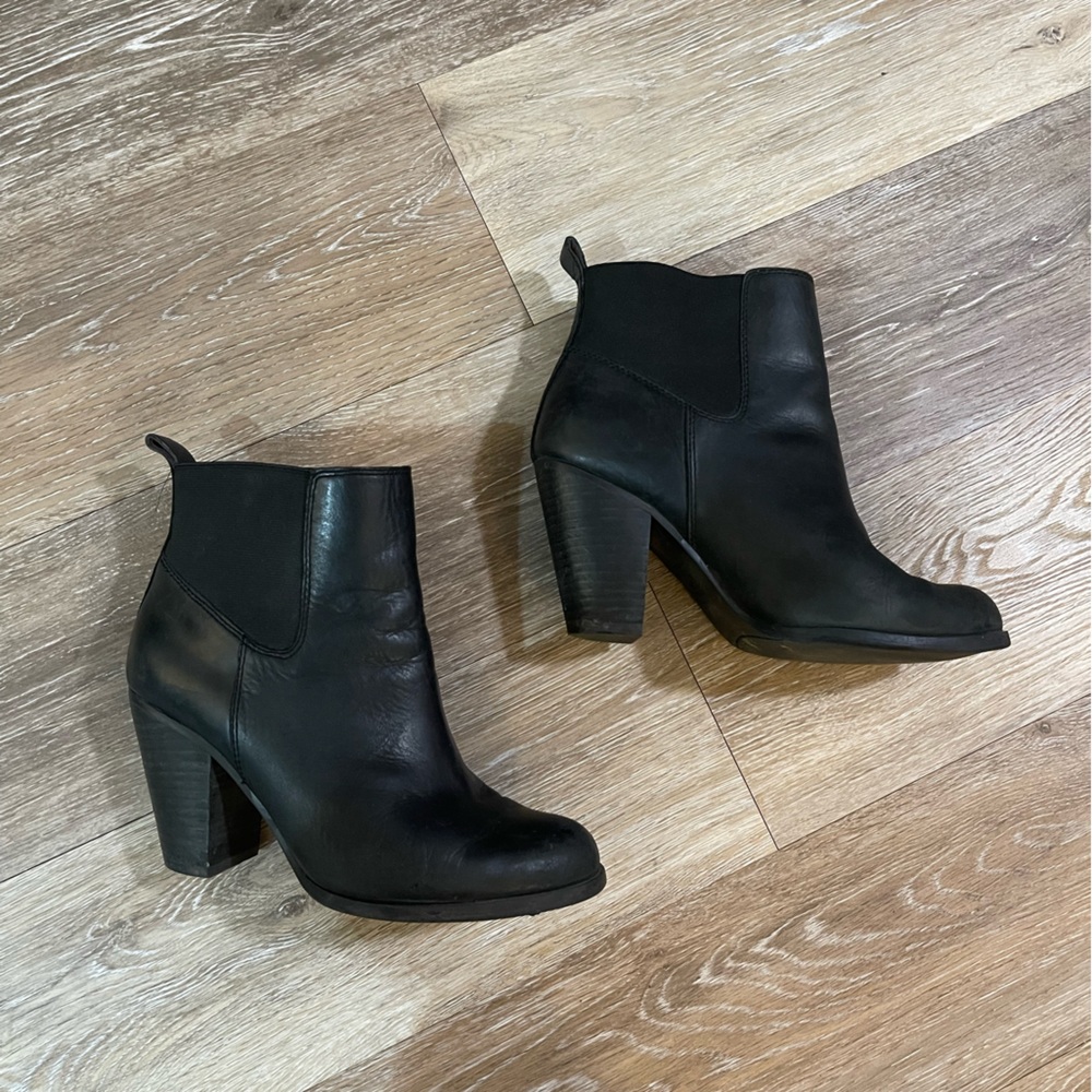 LUCKY BRAND Black Heeled Ankle Boots Leather W/ Stacked Heel - Size 8.5